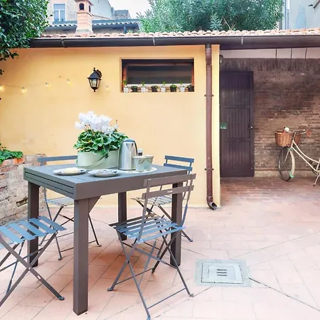 L'Angolo Segreto Nel Pieno Centro Di Ferrara Exterior photo